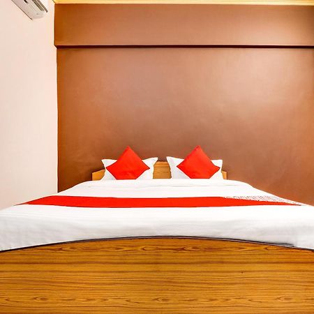 Hotel O Star City Hotel Ayodhya Buitenkant foto