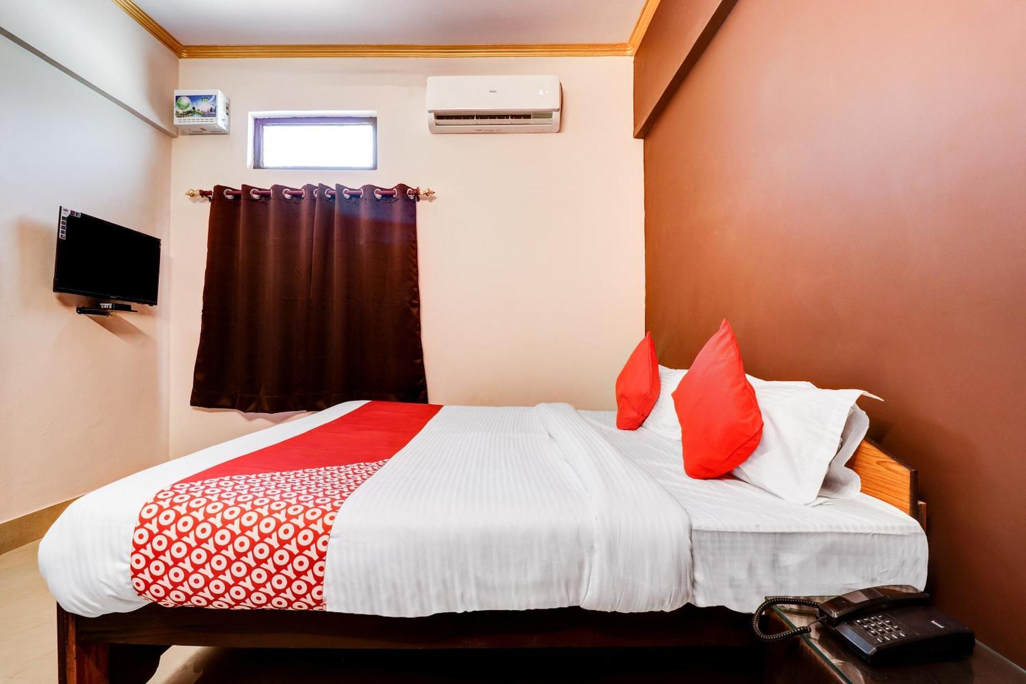 Hotel O Star City Hotel Ayodhya Buitenkant foto