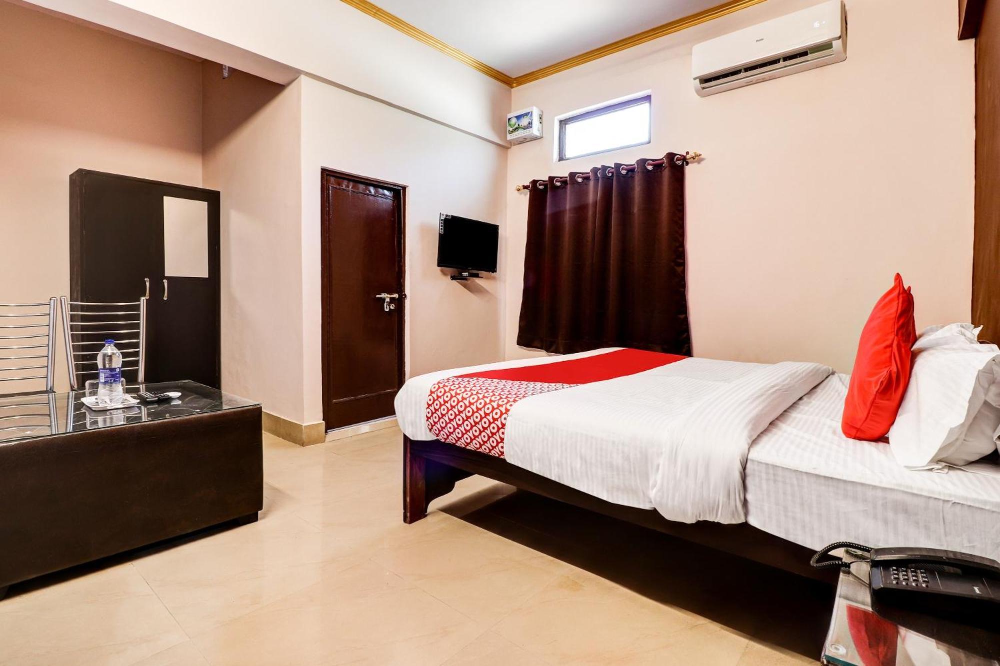 Hotel O Star City Hotel Ayodhya Buitenkant foto