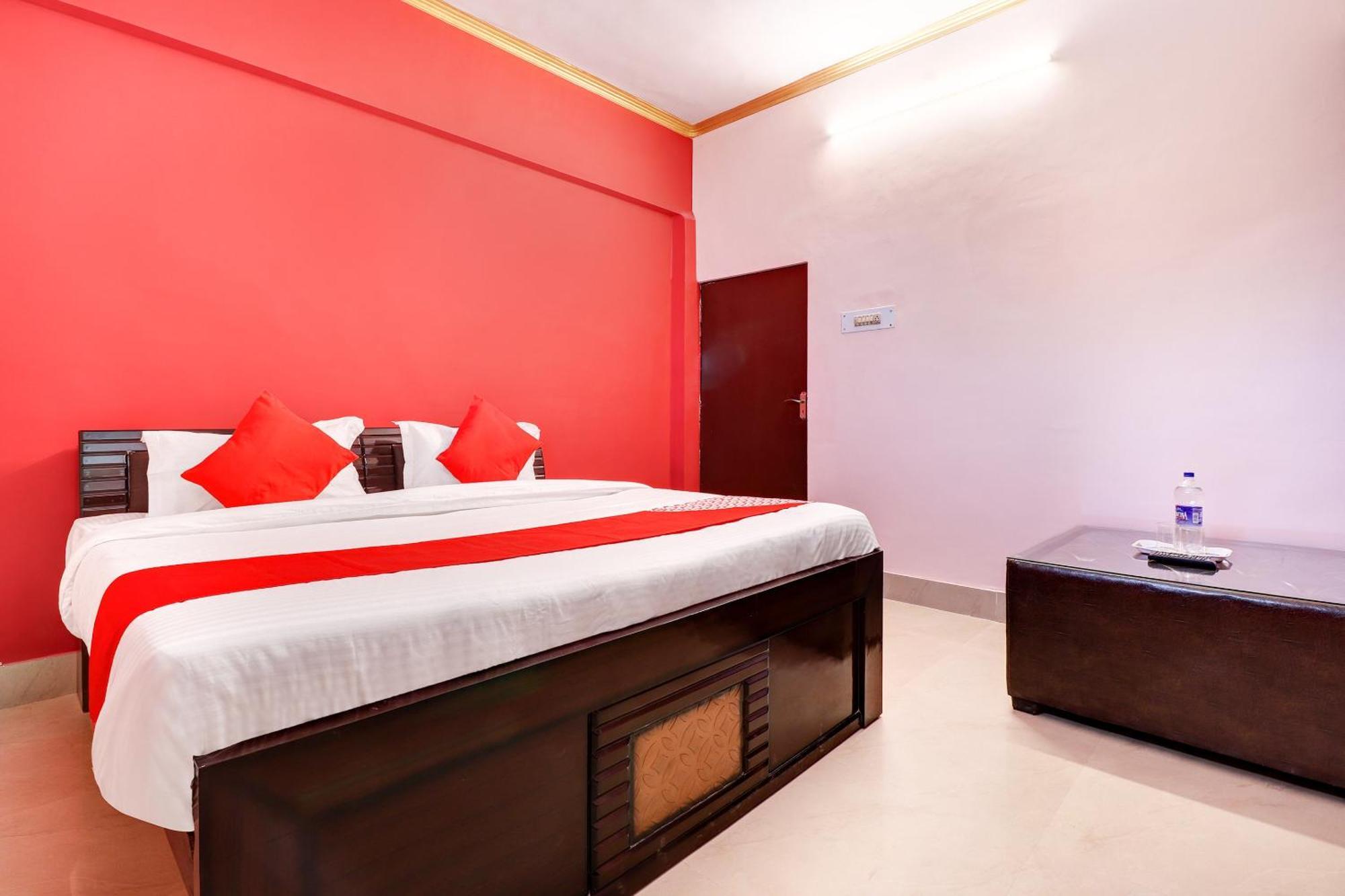 Hotel O Star City Hotel Ayodhya Buitenkant foto