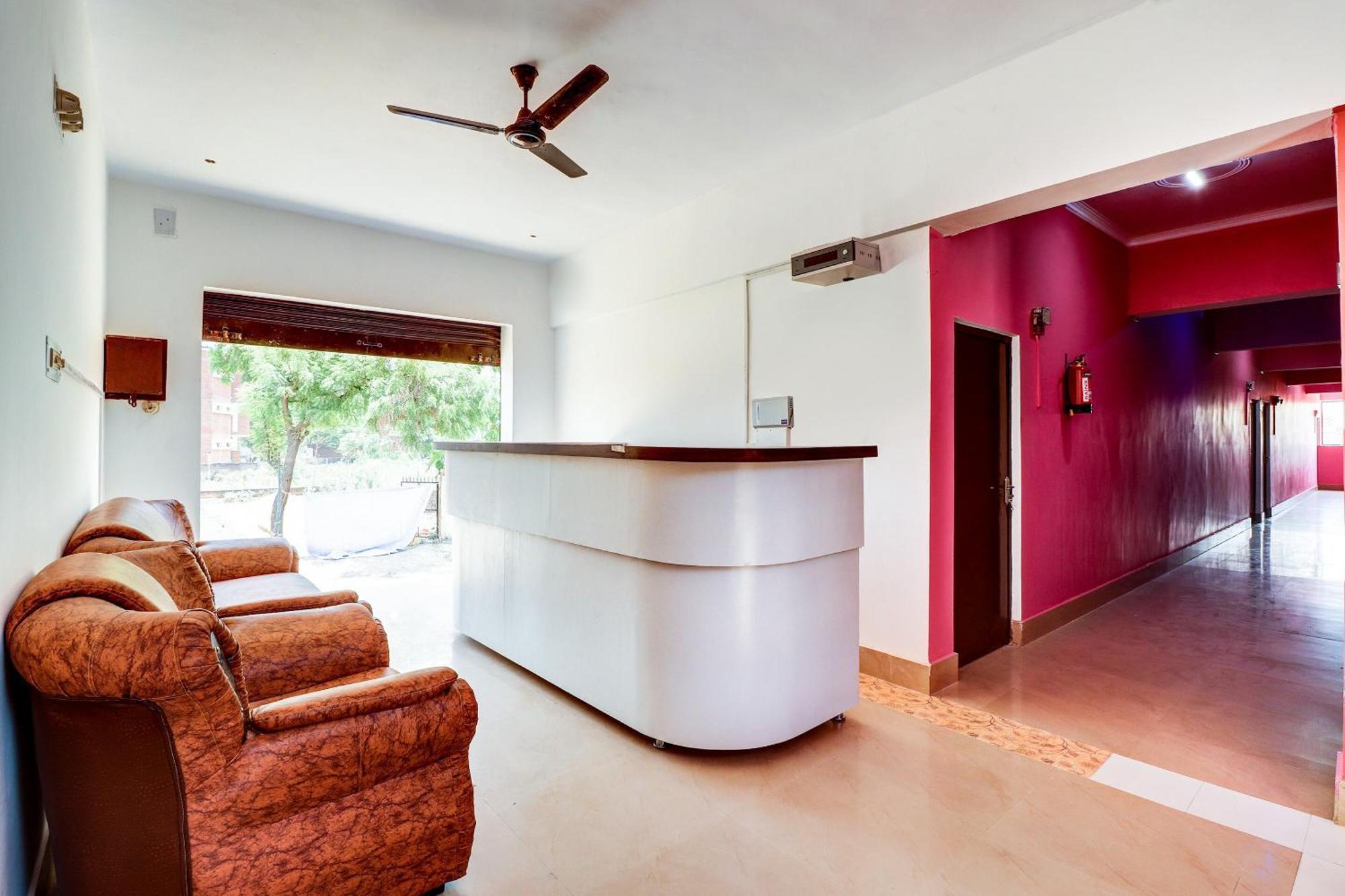 Hotel O Star City Hotel Ayodhya Buitenkant foto